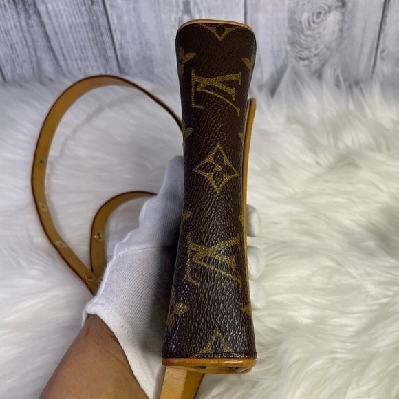 LOUIS VUITTON florentine waist/ shoulder bag in monogram - Picture 7 of 16